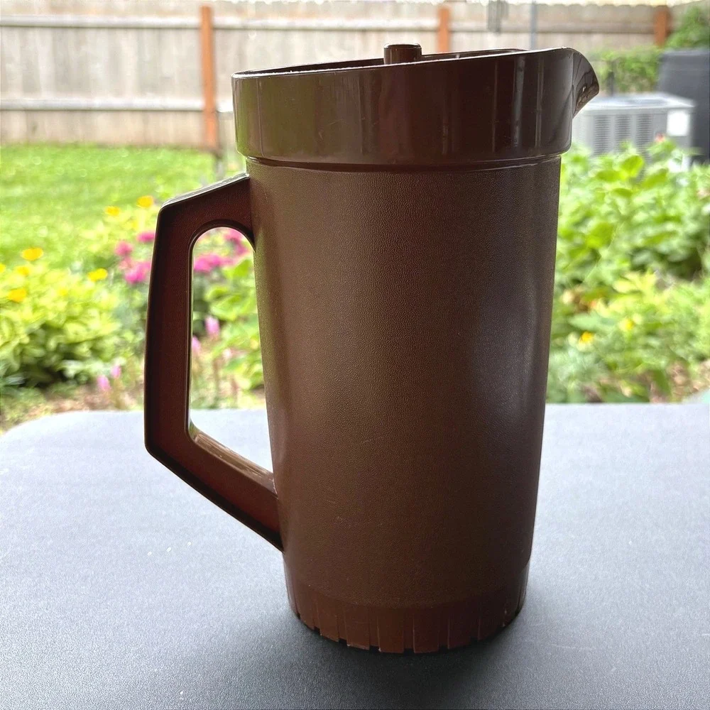 Vintage Tupperware Brown 2 Quart Pitcher 800-8 Push Button Cream Lid USA Made